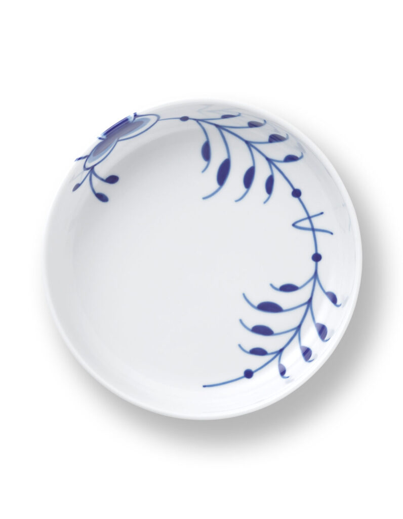 1071674_Blue_Mega_Ovenware_Round_185cm_2-aspect-ratio-1500-1930